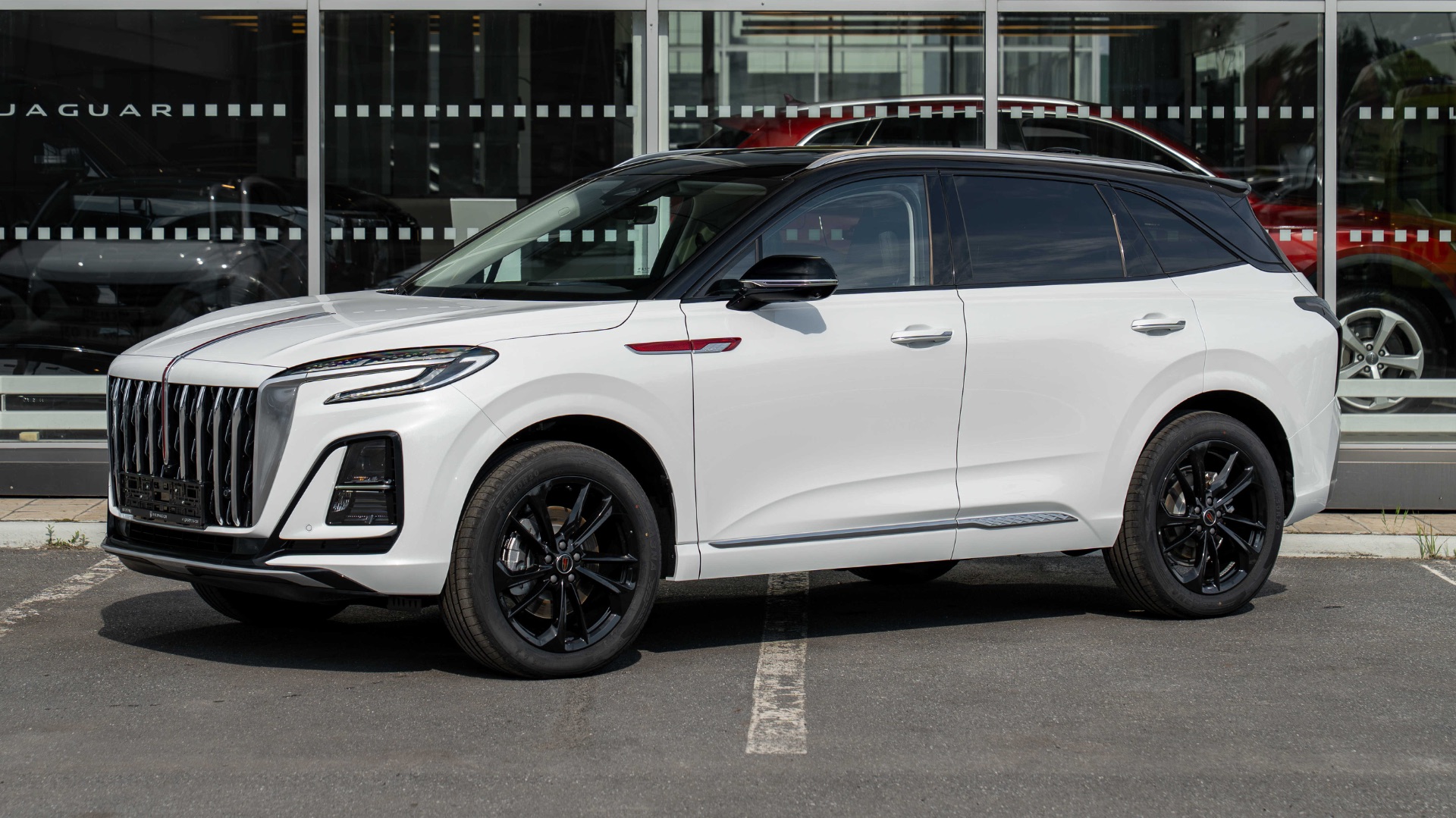 Hongqi HS3 Deluxe Белый, черный салон