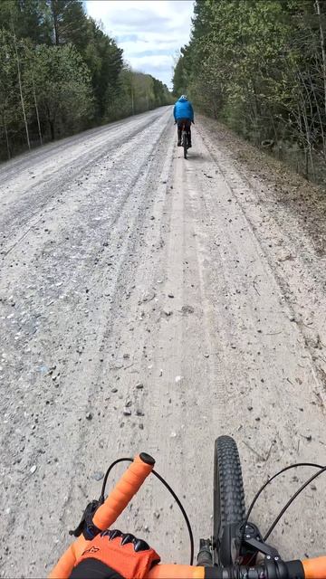 Раскочегарился под 40 км/ч пока дорога шла вниз #велопоездка #велосипед #Тюмень