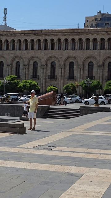Здание Правительства г. Ереван площадь Республики.