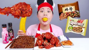 Курица в остром соусе с черной лапшой Мукбанг