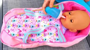 Переноска Люлька для Кукол Беби Борн Полина КАК МАМА заботится о малышах Видео для детей