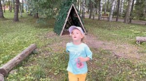Нашли избушку бабы Яги и место из 99 ночей. Есения мечтает стать уткой.
