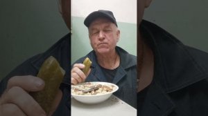 На ужин хлебный квас и мясо томлёное с макаронами. Приятного всем аппетита.
