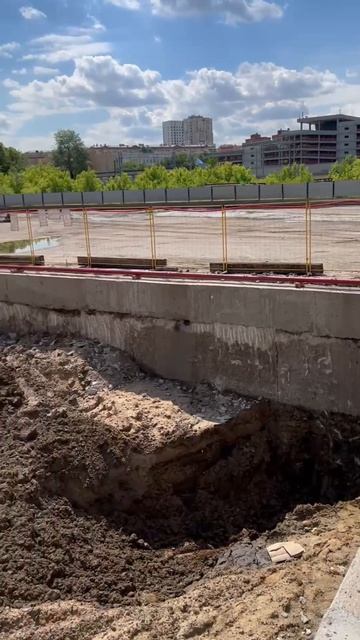 Работа системы водопонижения. Вода отводится, уровень снижен. Гарантия сухого котлована! 💧👷♂️