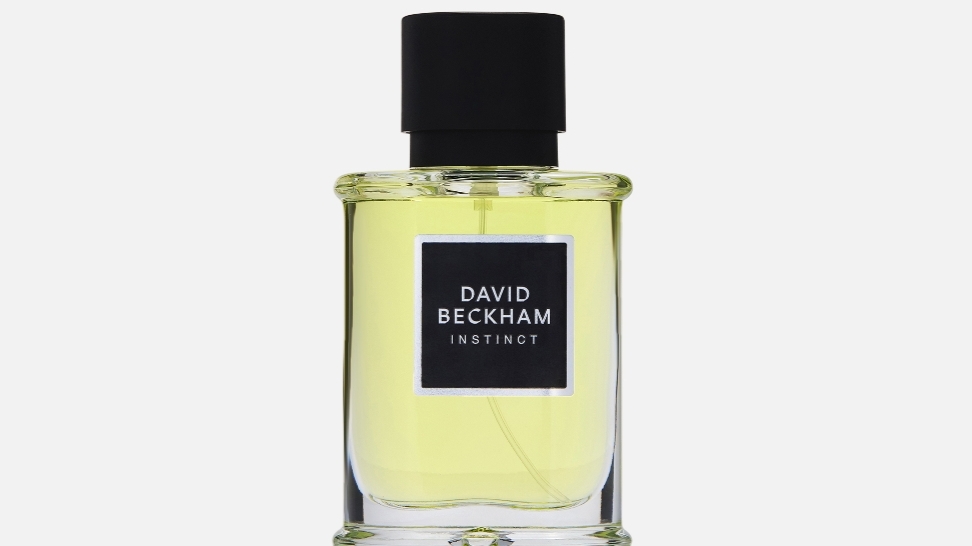 DAVID BECKHAM INSTINCT. Не дорогой классический аромат.