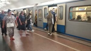 Станция метро Алексеевская интерьер, пассажиры, поезда Москва Оранжевая (Калужско-Рижская) Линия