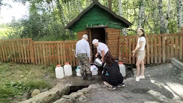 Источник с родниковой водой 