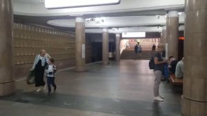 Станция метро Ясенево интерьер, пассажиры, поезда Москва Фрагмент 2