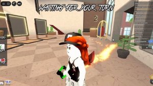 играю в мм2 в режим убийцы!