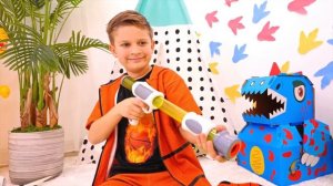 Диана и Рома играют с Оливером