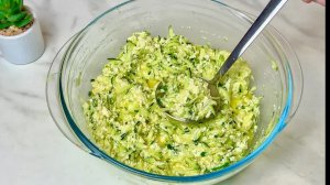 Просто натрите кабачки и добавьте 2 Яйца и творог! Так вкусно, что готовлю часто летом!