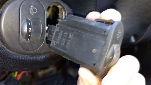 Замена регулятора подсветки приборной панели в автомобиле ВАЗ 2123 Нива Шевроле 2004г