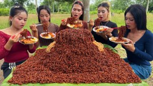 Потрясающий рецепт черной лапши. Сельская кухня Азии