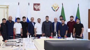 В Махачкале сегодня чествовали триумфаторов Чемпионата России по вольной борьбе