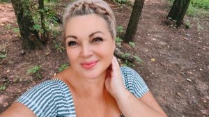 С ТРУДОМ СОБРАЛАСЬ И ВЫШЛА НА ПРОГУЛКУ