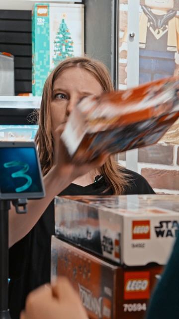 ОСТАВИЛ ДЕВУШКУ БЕЗ ЛЕГО-ПОДАРКА?! #lego #лего