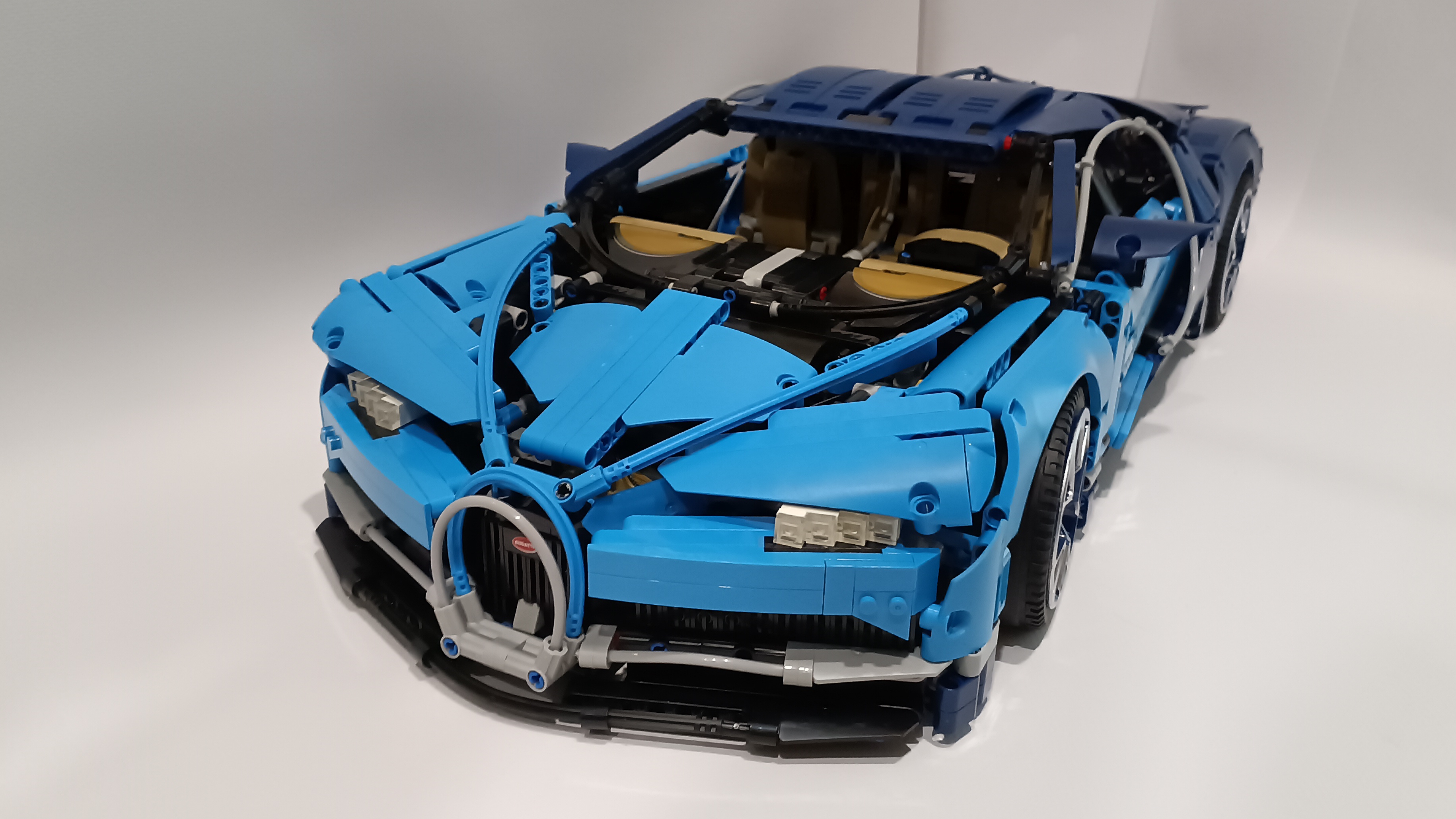 быстрая сборка и обзор на лего техник Bugatti Chiron 42083
