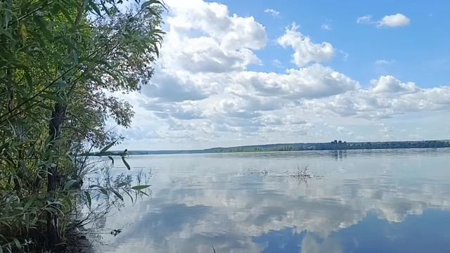 В Каму смотрятся облака...
