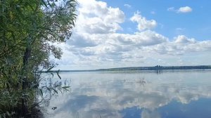 В Каму смотрятся облака...