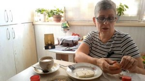 Завтрак.Рассказываю,что я натворила со своими волосами,и не думала про это.