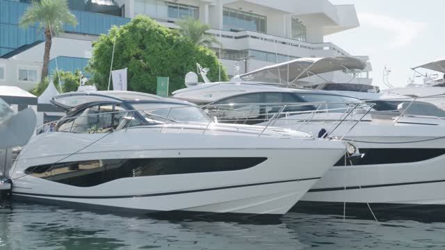 Моторная яхта Princess V50 Open