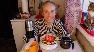 Обед с котями. Мёрзну в жару, а что будет зимой? Мукбанг. Обжор. Еда на камеру. Диета. Шизофрения.