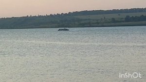 Наш маленький пороходик плывет по волнам.
