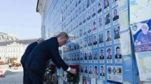 ❗️МИД Азербайджана посетил Киев и возложил цветы погибшим солдатам ВСУ