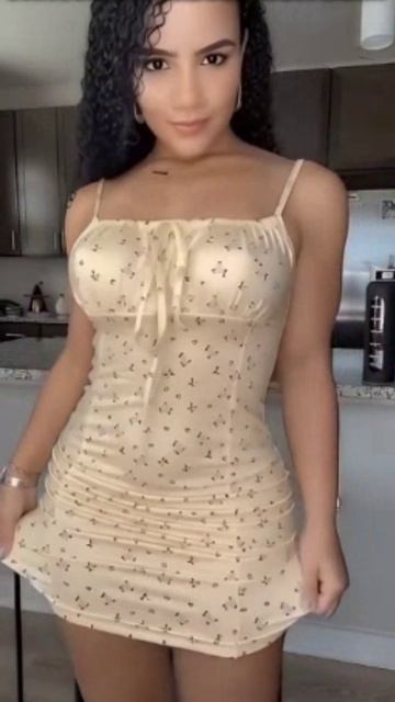 Девушка на кухне