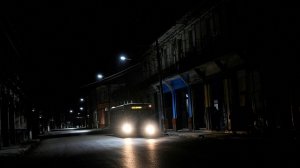 Третий блэкаут в Грузии: метро встало, магазины закрыты, города обесточены