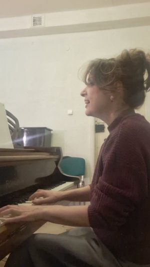 Играем на пианино с нуля.