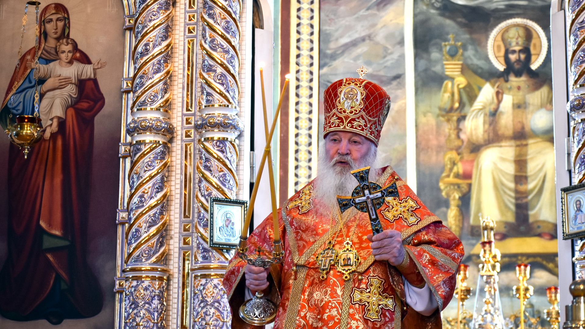 Шёл по улицам Бог...