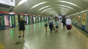 Станция метро Коньково интерьер, пассажиры, поезда Москва Фрагмент 1