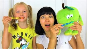 Полина и мама готовят завтрак из Необычных фруктов My happy day with mom