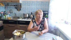 Утро.Готовлю на обед для гостя.