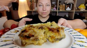 Мукбанг Жареный минтай с луком и пюре.