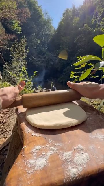   Приготовление итальянской пиццы-стромболи