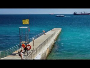 Сопредельное государство атаковало Ялту на берег выбросило морской дрон