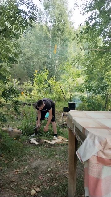 Колем дровишки для мангала