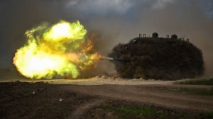 Танк Т-80БВМ сорвал контратаку ВСУ. Лучшее видео из зоны СВО