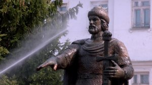 В Костроме в сквере у памятника Юрию Долгорукому завершается благоустройство территории