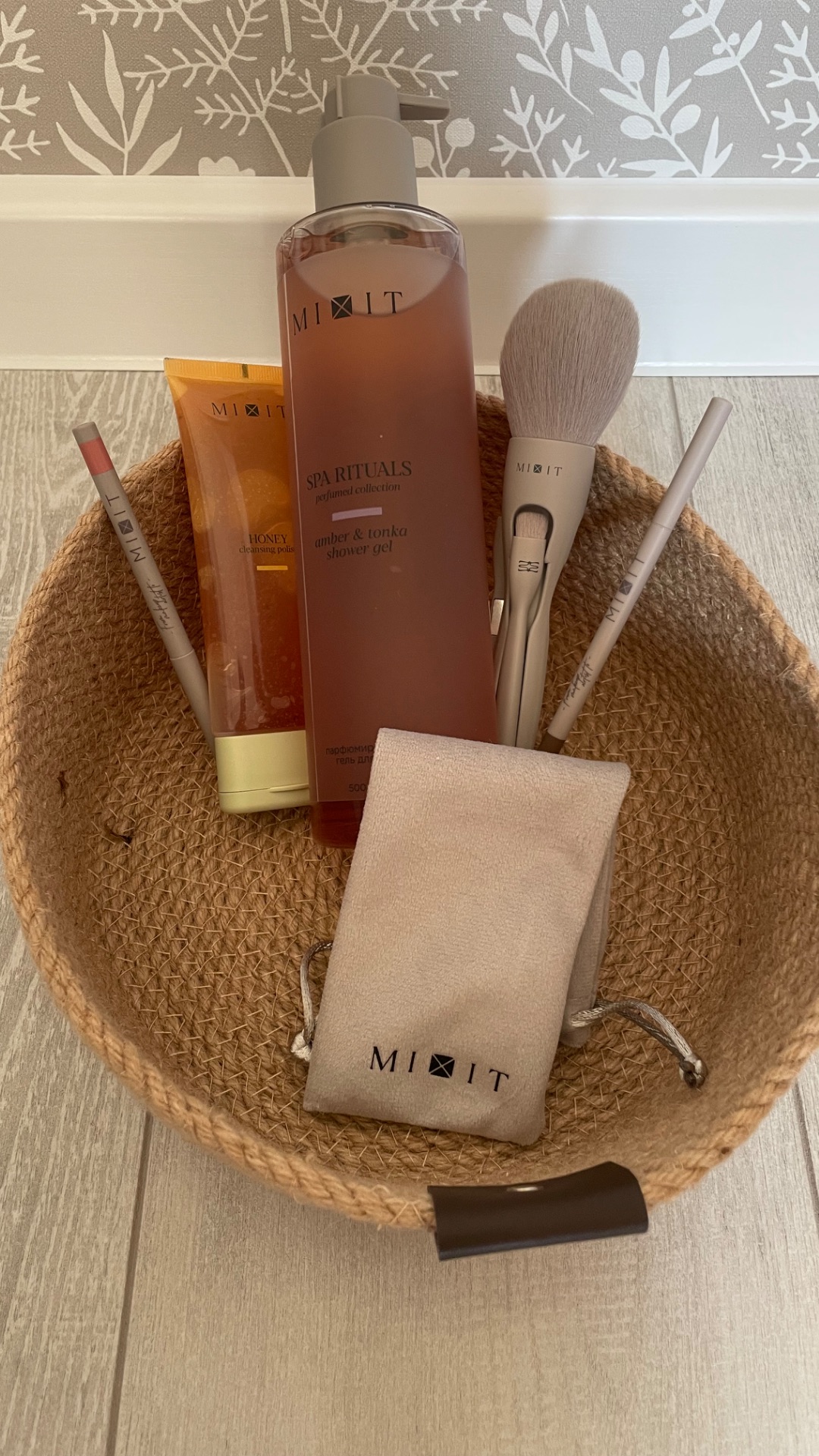 Покупки косметики MIXIT