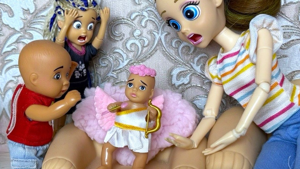 СТАЛА АНГЕЛОМ👼 Катя и Макс веселая семейка! Куклы Барби и ЛОЛ смешные истории скетч ДаринелкаТВ