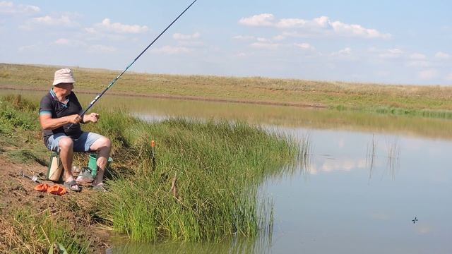 Рыбалка на озере .