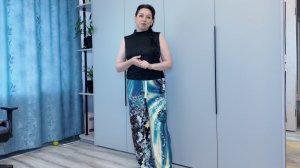 Костюм из интересной принтованной ткани. Брюки. Необычная раскладка.