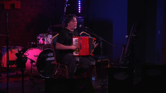 Андрей Кращук – Женщина в синем халате