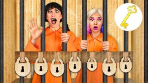 Побег из Картонной Тюрьмы с Уэнсдей Аддамс # Смешные Cитуации от