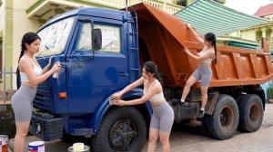 Девушка преображает самосвал Камаз с помощью фирменной покраски