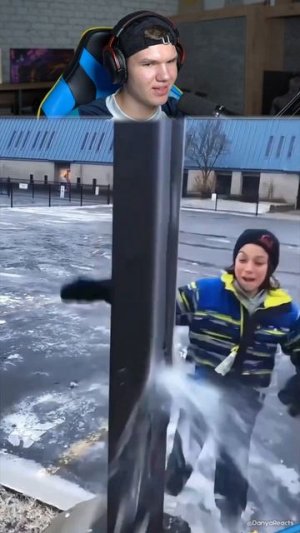 Зимний АСМР Со ЛЬДОМ 🧊❄️ #shorts #шортс #челлендж #прикол #мем #шутка #рофл #пранк #юмор #реакция