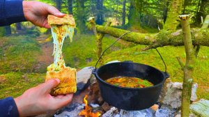 Куриное рагу на костре и хлеб на горячем камне